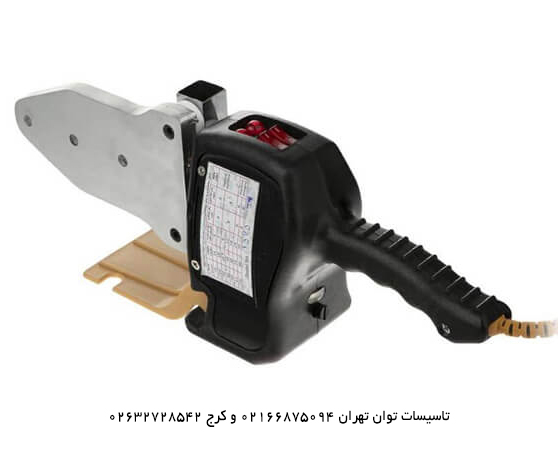 یک عدد اتو لوله کشی تاسیسات آب و فاضلاب برای اتصال لوله ها استفاده می شود